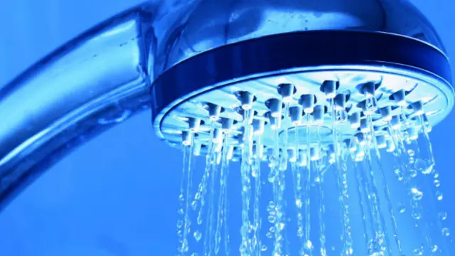 Cientistas recomendam lavar as mãos, mas dizem que banhos não precisam ser diários