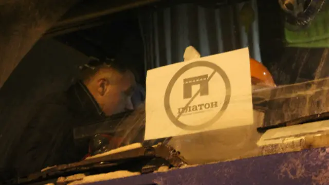 Система под названием "Платон" для взимания платы с водителей транспортных средств массой выше 12 тонн заработала по всей России с 15 ноября 