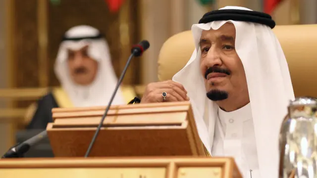 سعودی عرب کے لیے یہ ایک یاد گار سال رہا ہے۔ جنوری میں سعودی بادشاہ شاہ سلمان نے آزاد خَيالات رکھنے والے اپنے بھائی بادشاہ عبداللہ کے بعد ملک کا اقتدار سنبھالا تھا اور ایک نئی اور زیادہ سخت خارجہ پالیسی متعارف کروائی تھی