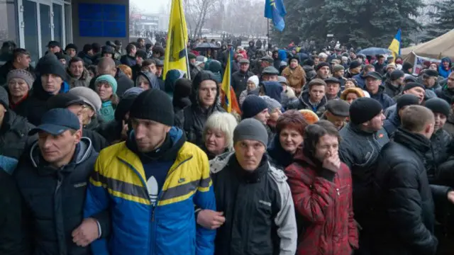После воскресного вече протестующие зашли в горсовет