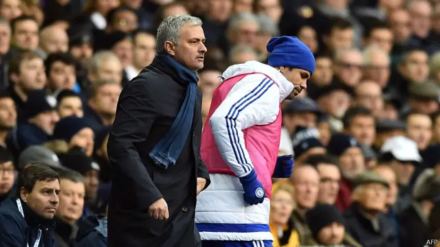 Diego Costa melemparkan kostum cadangannya setelah Mourinho tidak menurunkannya dalam laga melawan Tottenham. 