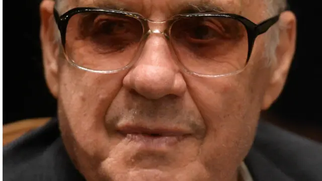 Режиссер Эльдар Рязанов на гражданской панихиде по режиссеру Петру Тодоровскому в Центральном доме кино в 2013 году