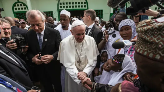 پاپ فرانسیس گفت که مسیحیان و مسلمانان باید از انتقام و نفرت دوری بجویند