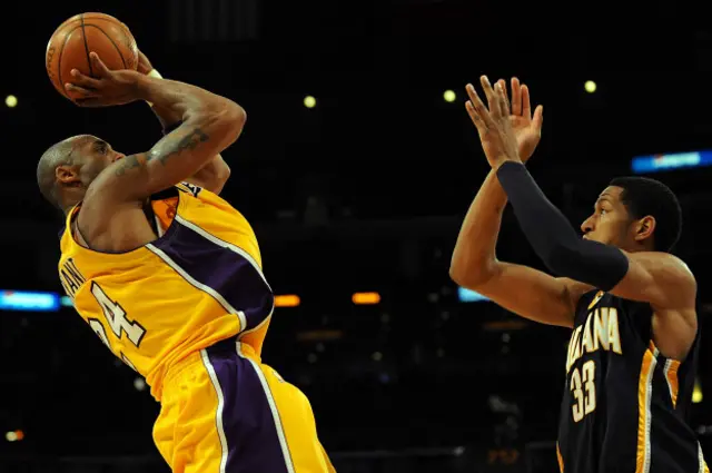 Es el tercer máximo anotador de la NBA con 1.293 puntos.