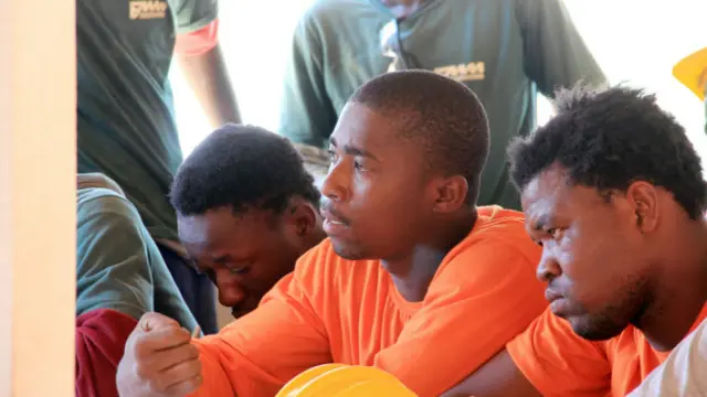 Mesmo com diploma de faculdade ou até mestrado, haitianos acabam em subempregos por falta de oportunidades