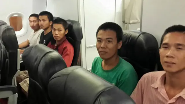 Ngư dân Sông Đốc trên chuyến bay từ Thái Lan về Việt Nam cuối tháng 11/2015