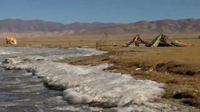 چینی ماہرین کی تحقیق کے مطابق تبت میں برفانی تودے تیزی سے پگل رہے ہیں