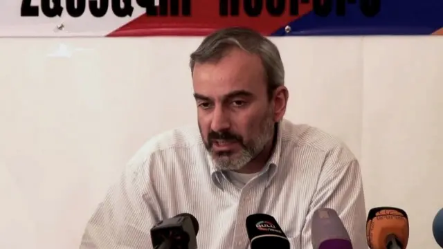 Jirayr Sefilyan aramsız iataətsizlik aksiyaları ilə referendum gününə kimi Ermənistanda "hakim rejimin" istefasına nail olmağı mümkün sayır