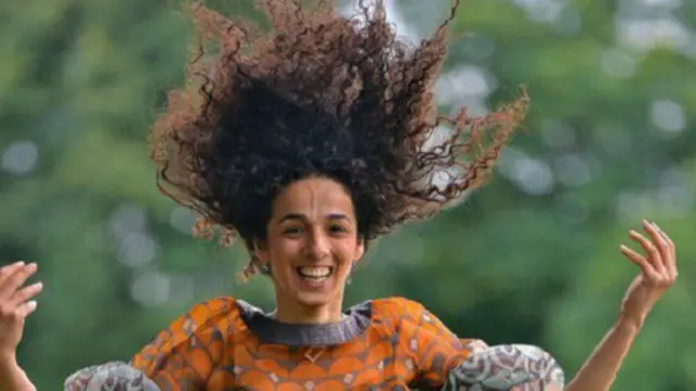 ایرانی صحافی اور بلاگر مسیح الینجاد نے بھی لازمی حجاب کے خلاف احتجاج کیا ہے