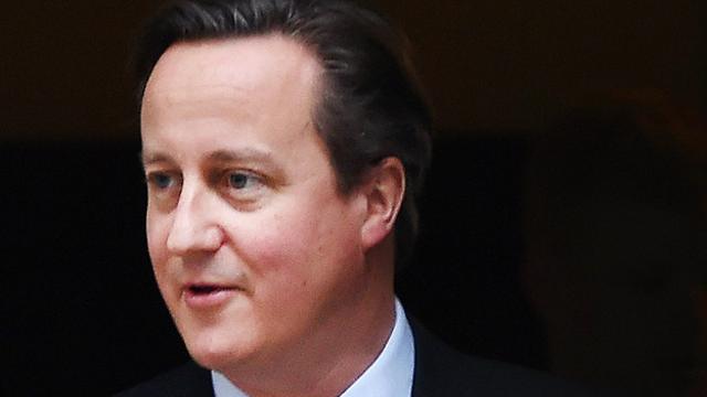 "Atuaremos com nossos aliados pelo interesse nacional. É o que devemos fazer para manter nosso país seguro", disse David Cameron ao defender os bombardeios