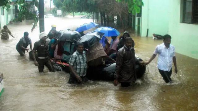 بھارت کے جنوبی شہر چینئی میں گذشتہ دو دنوں سے بارش کے تار ٹوٹنے کا نام نہیں لے رہے ہیں