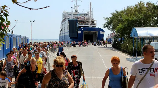 Туристы в Керчи