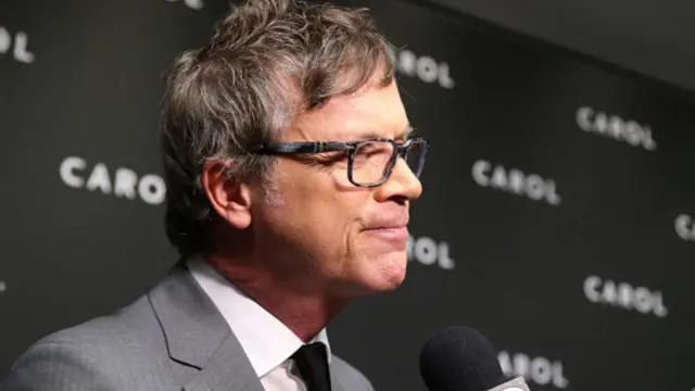 حوّل المخرج تود هَينز السنوات الأولى من خمسينيات القرن الماضي إلى عالم يحفل بالخطايا وتكتنفه الكآبة، وفقا للناقد الفني غلايبرمان