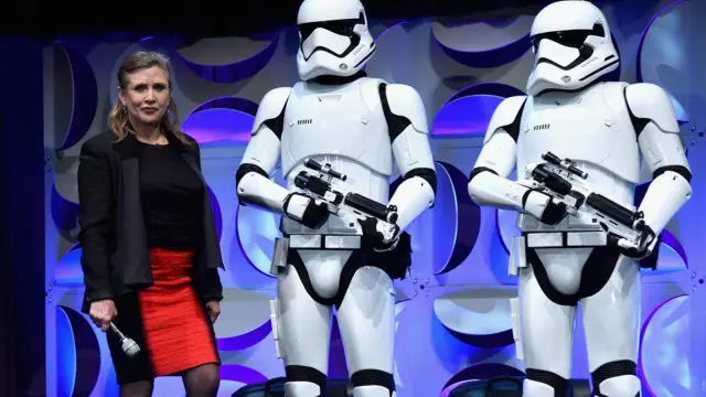 59 سالہ کیری فشر نے بتایا کہ انھوں نے ورزش اور کھانا کم کرکے 35 پاؤنڈز وزن گھٹایا ہے