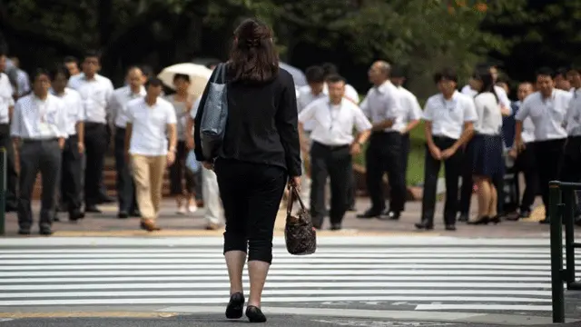 51% dân số Nhật là phụ nữ trong khi tới phân nửa phụ nữ Nhật chỉ làm việc nội trợ.