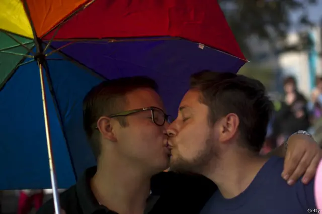 Chile regula las parejas del mismo sexo.