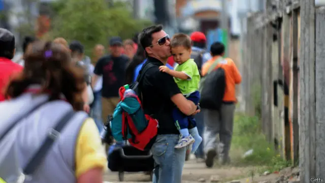 La diferencia de progresismo entre generaciones es más pronunciada en Chile, dicen los expertos.
