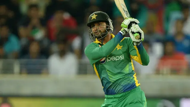 کراچی کنگز کے کپتان شعیب ملک نے 45 رنز بنائے