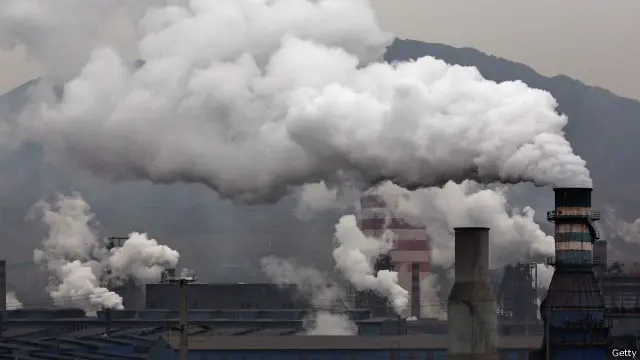 محققین کا کہنا ہے کہ تعمیراتی منصوبے بھارت اور چین جیسے ممالک کے کاربن میں کمی کرنے کے ایجنڈوں سے متصادم ہیں