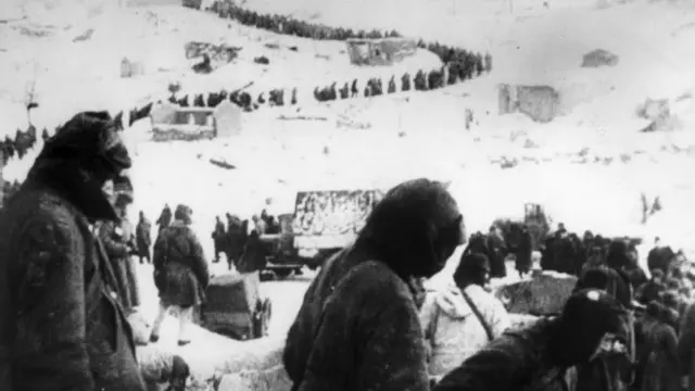Stalinqrad döyüşündən sonra on minlərlə alman əsir düşüb