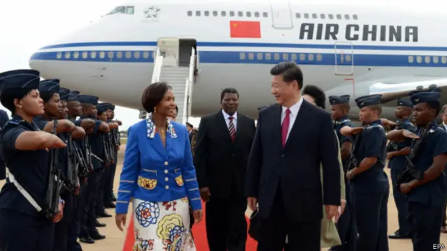 中国国家主席习近平星期三（2日）抵达南非准备出席为期两天的中国-非洲领导人峰会。