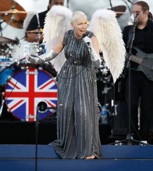 Энни Леннокс