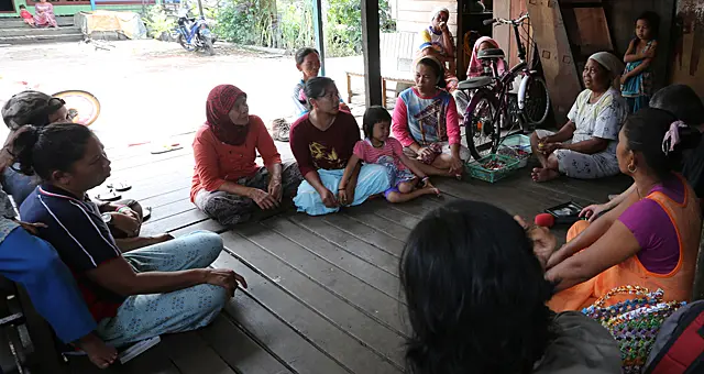 Warga Desa Bereng Bengkel