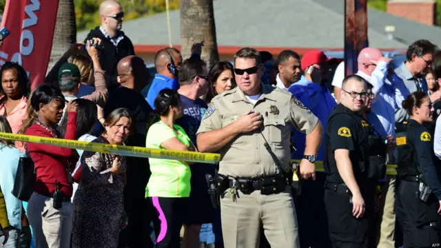 بتایا جا رہا ہے کہ مبینہ طور پر دو مشتبہ افراد کے پاس سے دھماکہ خیز آلات بھی ملے ہیں جبکہ ان کے پاس ہینڈ گنیں بھی موجود تھیں۔