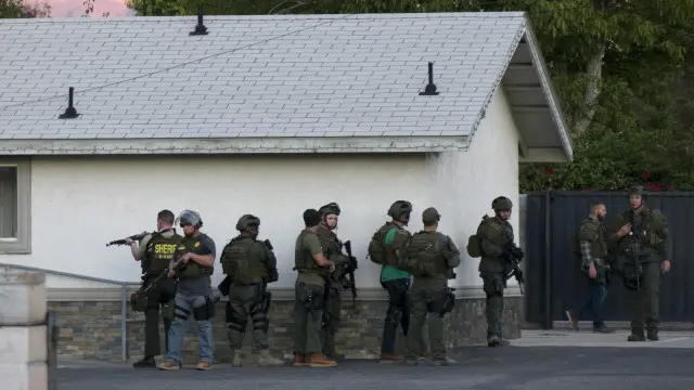 حملے کے بعد پولیس نے سارے علاقے کو گھیرے میں لے کر حملہ آوروں کو تلاش کیا