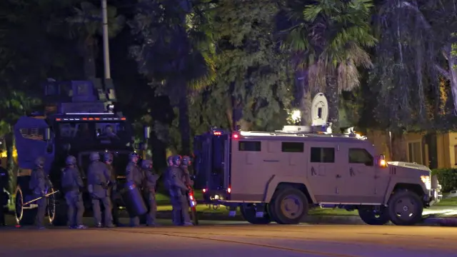 أكد مكتب التحقيقات الفيدرالي أنه لايستبعد إمكانية أن يكون الهجوم عملا إرهابيا لكن الامر لازال قيد التحقيق.