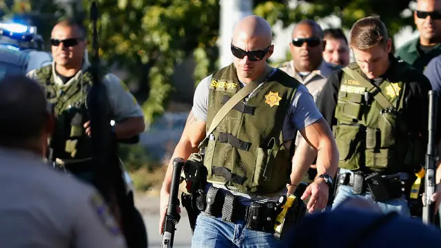 ماموران مشغول جست و جو در منزل فاروق هستند