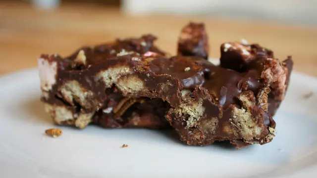 Сладость шоколада и зефира перебивает тонкий вкус насекомых