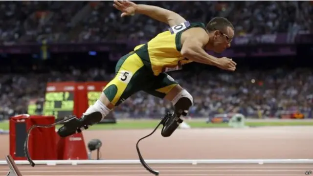 پیستوریوس، معروف به تیغ پا، اولین ورزشکار است که هم در المپیک و هم در پارالمپیک شرکت کرد