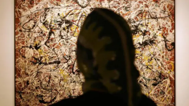 美国艺术家杰克逊·波洛克的作品在伊朗展览