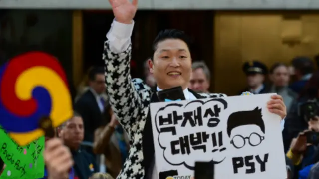 韩国歌手鸟叔朴载相在全球大受欢迎