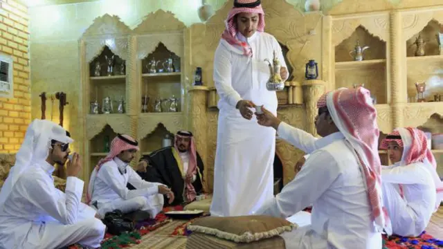 Kahve servisi Arap kültürünün de önemli bir parçası. 