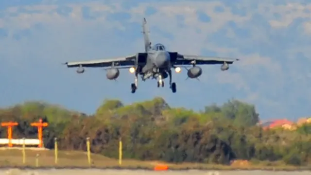 IS ပိုင် ရေနံတွင်းတွေကို ဗြိတိသျှ တိုက်လေယာဉ် ၄ စီးက တိုက်ခိုက်ခဲ့