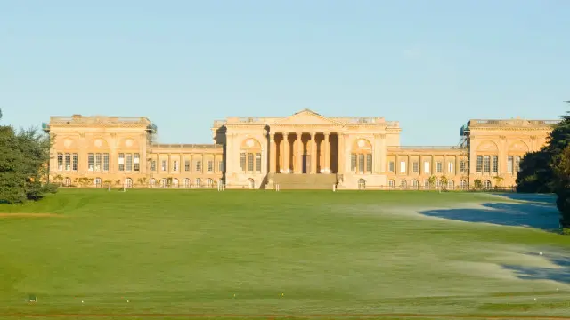 تأسست مدرسة "ستو" عام 1923 في واحدة من أكثر المقاطعات الانجليزية رومانسية