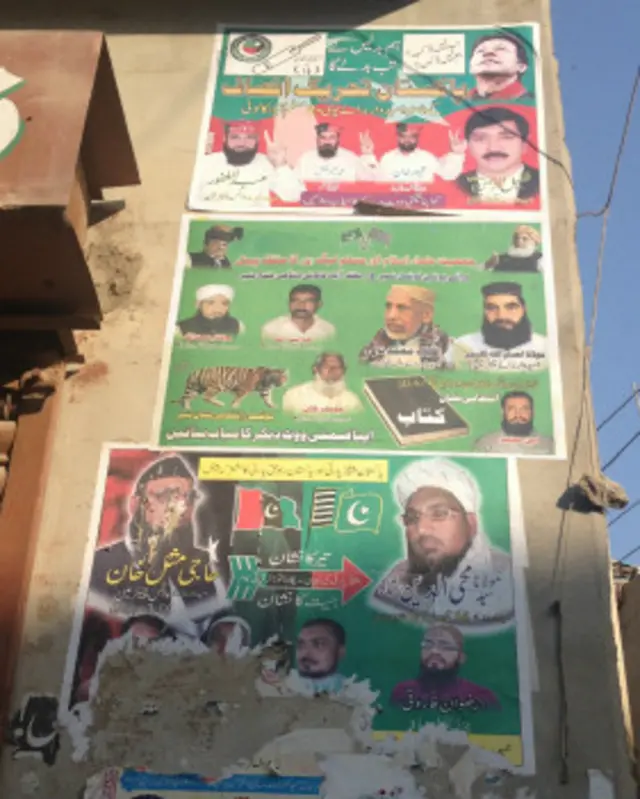 پشتون کمیونیٹی ماضی میں مذہب اور قومیت کی بنیاد پر سیاست کرنے والی جماعتوں کے علاوہ مسلم لیگ اور پیپلز پارٹی کو بھی ووٹ دیتی رہی ہے