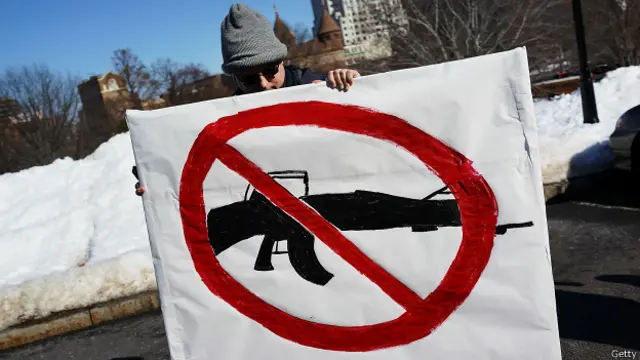 El rechazo del Senado se produjo un día después del tiroteo en San Bernardino (California) en el que murieron 14 personas y otras 20 resultaron heridas.