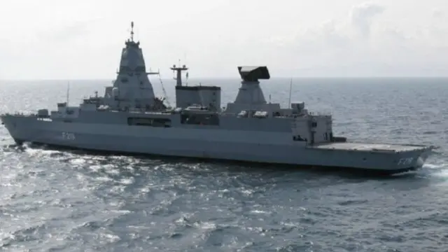 يتوقع أن تساعد الفرقاطة الألمانية "زاخن" حاملة الطائرات الفرنسية شارل دي جول الموجودة في مياه شرق المتوسط 