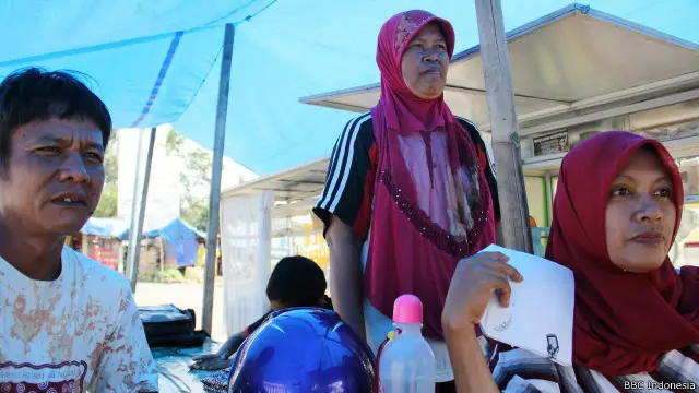 Komar (kiri) dan Etik (kanan), warga kota Singaparna, mengaku bingung menghadapi pilkada dengan calon tunggal di wilayah mereka tinggal. 