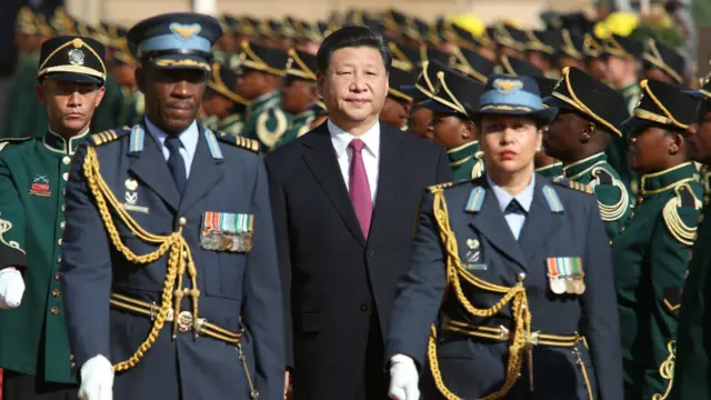 習近平在比勒陀利亞出席南非官方歡迎儀式（2/12/2015）