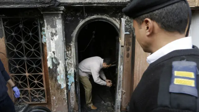 Petugas forensik Mesir