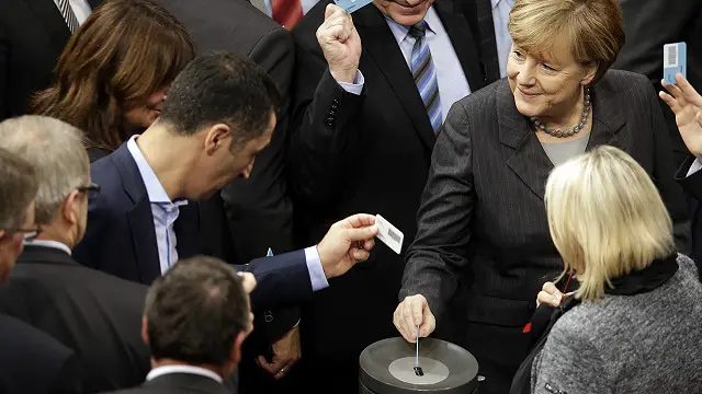 حظي قرار المشاركة في الحملة ضد تنظيم "الدولة الإسلامية" بموافقة 445 نائبا بينما عارضه 146.