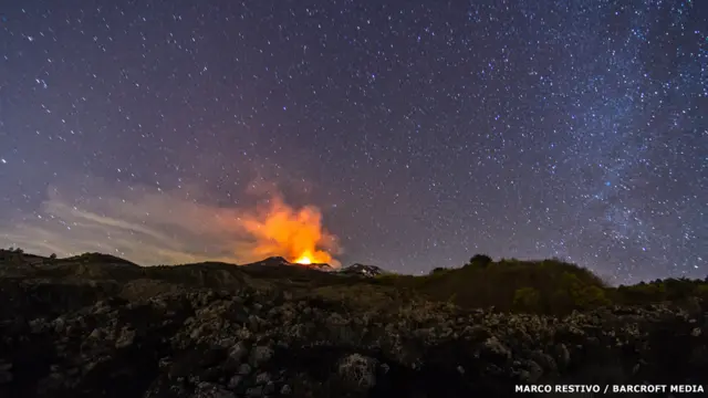 Vista de la erupción volcánica en el monte Etna, en Sicilia, Italia, el 3 de diciembre de 2015. Marco Restivo / Barcroft Media