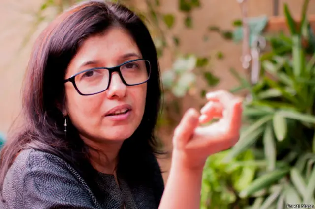 पूजा कहती हैं प्रसिद्ध कलाकारों के बच्चों को अपनी अलग पहचान बनाने के लिए सामान्य से अधिक संघर्ष करना पड़ता है. इनकी कृतियां भारत व अन्य देशों में कई संग्रहालयों व आर्ट गैलरी के निजी संग्रह का हिस्सा हैं.