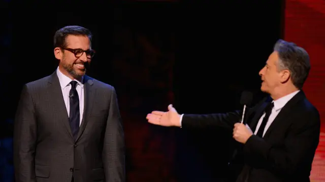 Chương trình The Daily Show đã giới thiệu nhiều phóng viên xuất sắc, như Steve Carell, Stephen Colbert, John Oliver và Ed Helms