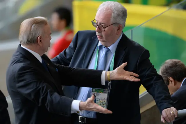 Durante su larga estadía en la AFA y en la FIFA Grondona tuvo relación con varios de los dirigentes implicados en casos de corrupción por las autoridades estadounidenses, como el brasileño Jose Maria Marin.