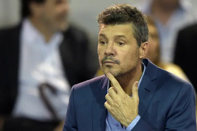 Marcelo Tinelli es un empresario con una amplia carrera en medios de comunicación y es el vicepresidente del Club Atlético San Lorenzo de Almagro.